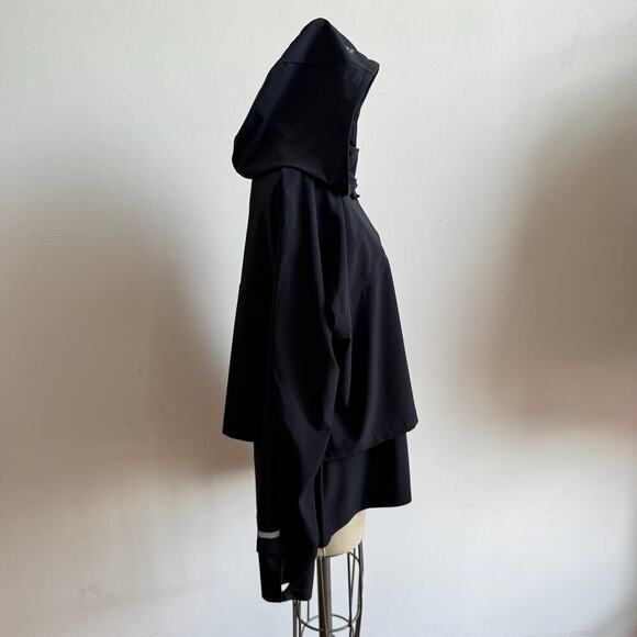 SWEATY BETTY Black Fast Track Running Athletic Jacket with Hood and Thumbholes - Picture 3 of 9